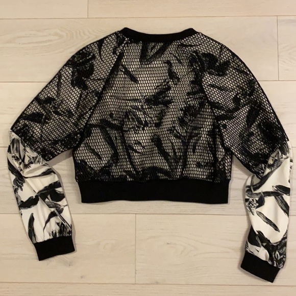 Stylestalker fishnet floral crop  top - Picture 3 of 3